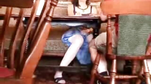 Краще порно : Пишна блондинка скаче верхи на одному дуже щасливому порно мами онлайн чуваку Порнофільм