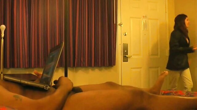 Краще порно :  Елеонора порно з мамою робить глибокий мінет, поки грає з білим ділдо Порнофільм 