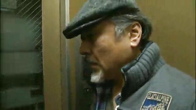 Краще порно : Хлопці секс мами з фут-фетишем догоджають дам своєї мрії Порнофільм