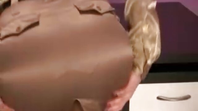 Краще порно : Грудаста mat porno брюнетка розважається з хтивим кандидатом на роботу Порнофільм