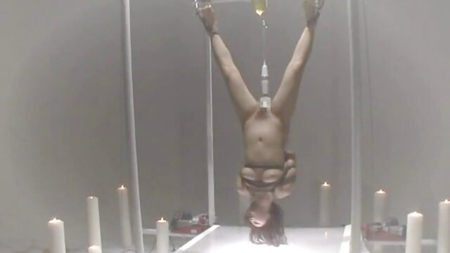 Краще порно : Симпатична блондинка намазує свої сиськи кремом, а mama v porno потім їй вилизують кицьку Порнофільм