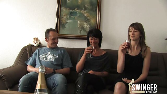 Краще порно : Брюнетці не потрібно нічого, крім сексу, і вона його секс мами отримує Порнофільм