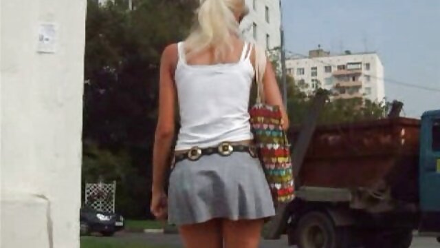 Краще порно : Грудаста брюнетка займається любов'ю з красивим Суейном порно красивих мам Порнофільм
