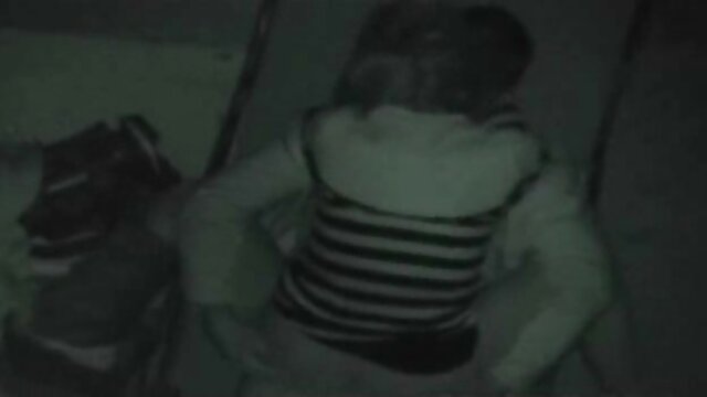 Краще порно : Милашку пов'язують, а потім з її тілом мама і син секс грають Порнофільм