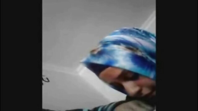 Краще порно :  Блакитноока блондинка любить, щоб її секс мама з сином хлопець був повністю задоволений Порнофільм 
