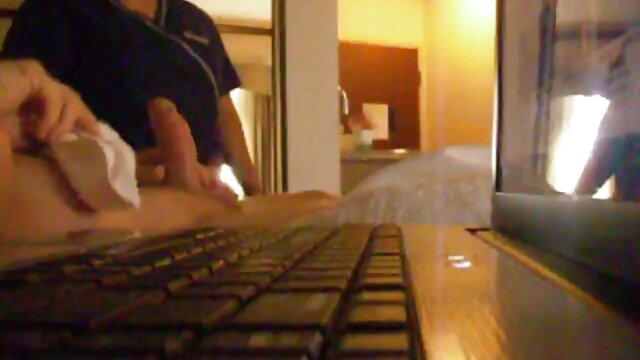 Краще порно : Єва Коул робить глибокий мінет і porno ru mama скаче верхи на твердому пульсуючому шлангу Порнофільм